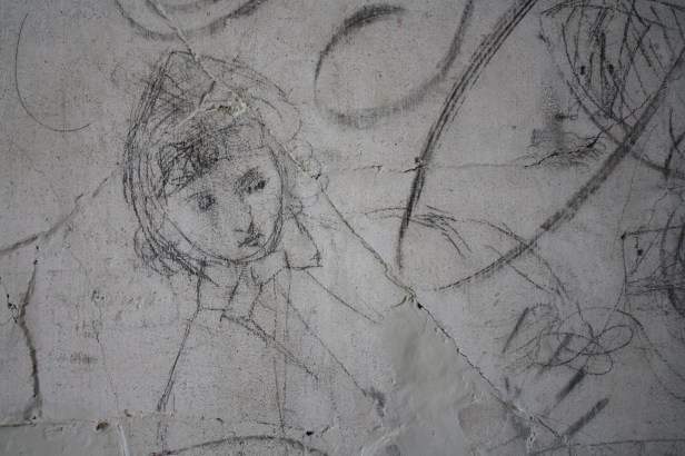 Graffiti House Lady With Bonnet